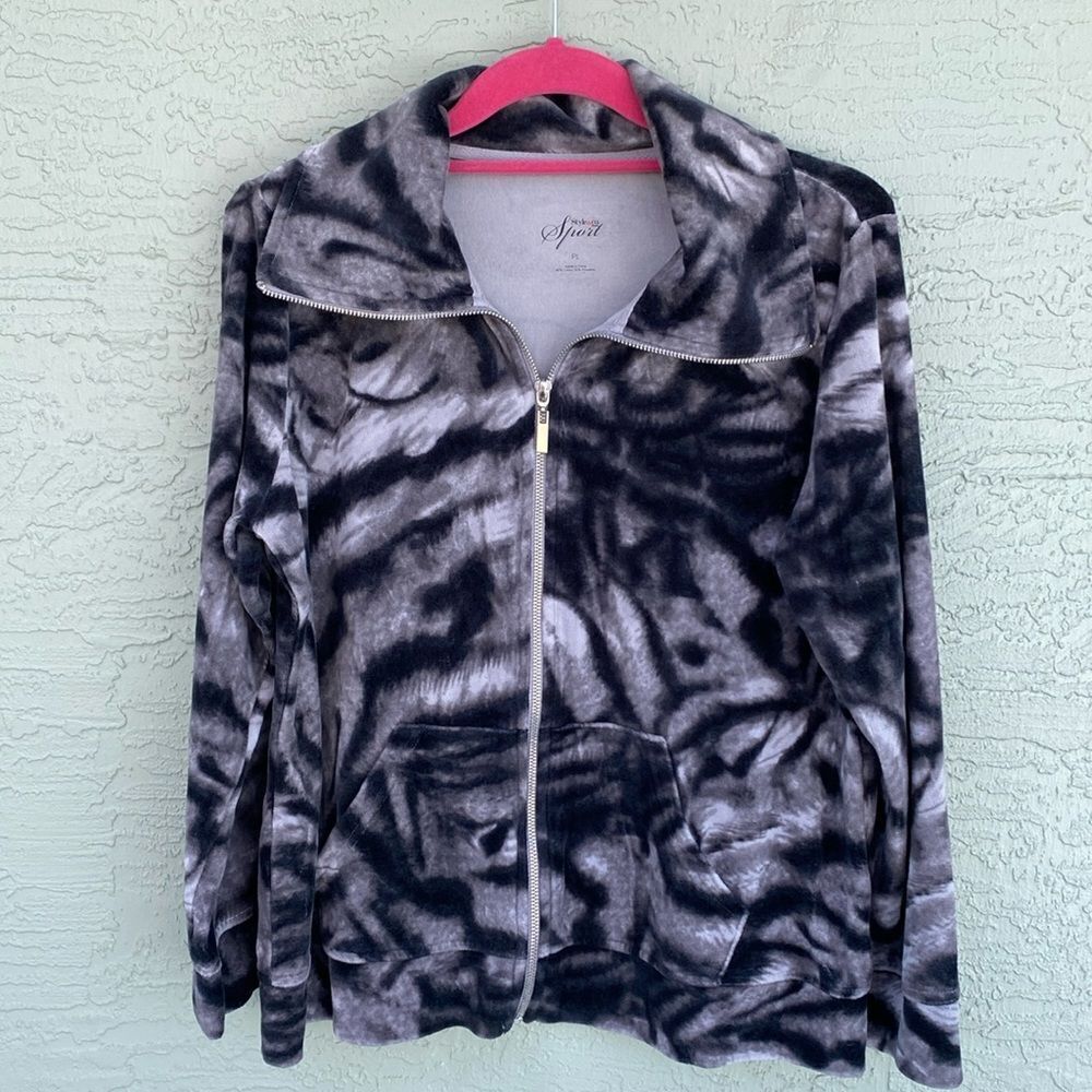 Style & Company Sport Sz PL 
Petite Wing-Collar Printed Jacket